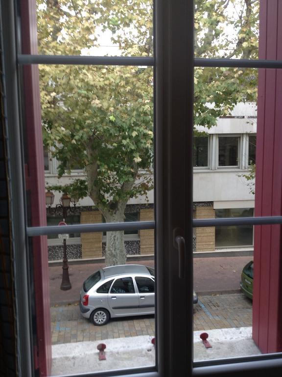 Hotel Restaurant Le Central Châteaurenard Dış mekan fotoğraf